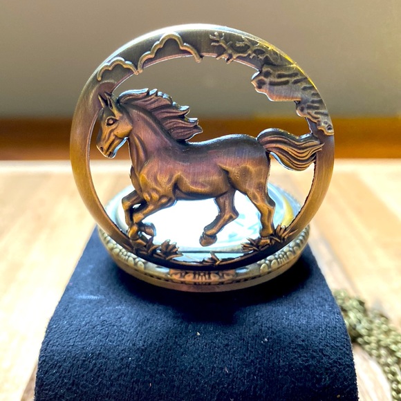 🐎 Thoroughbred Timepiece • Brass Chain • SaratogaStyle - Picture 3 of 8